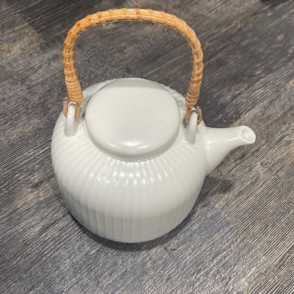 Tea pot